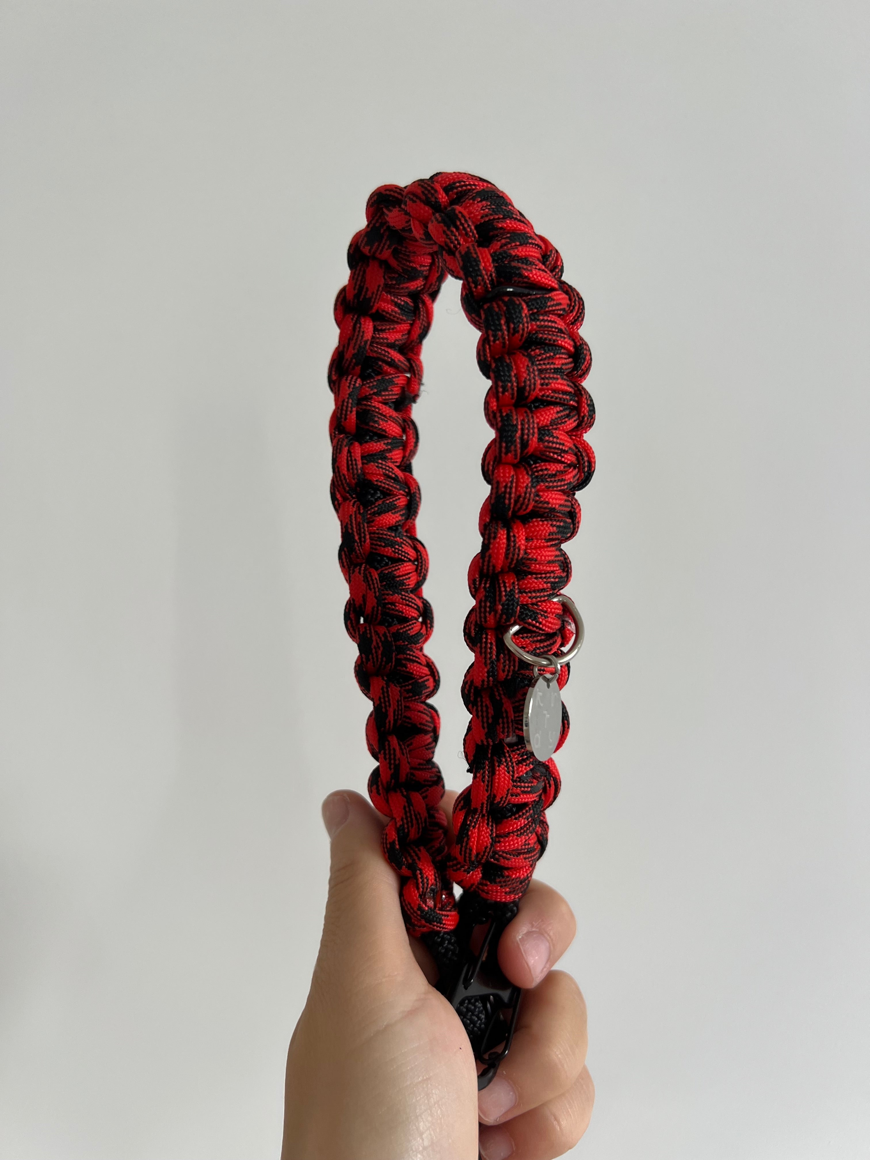 Red and black strap 40cm